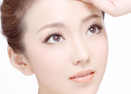 開(kāi)眼角后多久可以化妝 術(shù)后如何護(hù)理