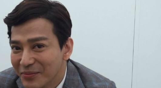 你以為只有女明星整容？錯(cuò)了男明星整容的也不少，還失敗了!