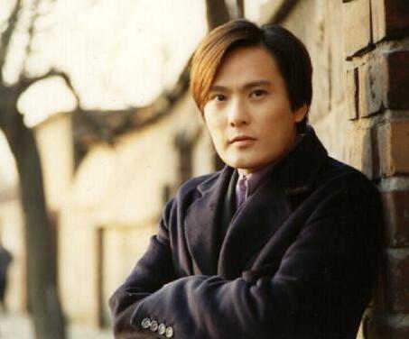 你以為只有女明星整容？錯(cuò)了男明星整容的也不少，還失敗了!