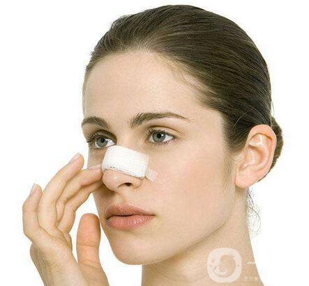 【硅膠隆鼻后遺癥】硅膠隆鼻后遺癥有哪些呢