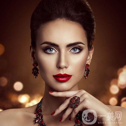 如何消除雙下巴？ 怎么減雙下巴？