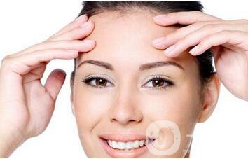 抬頭紋太重怎么辦？如何去抬頭紋？