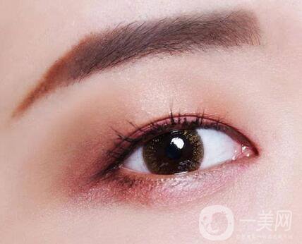 上班族何時割雙眼皮比較合適？