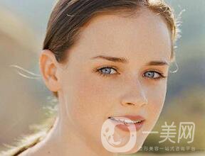 上海*去抬頭紋多少錢