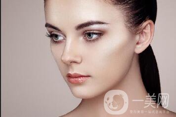 北京鷹鉤鼻矯正多少錢