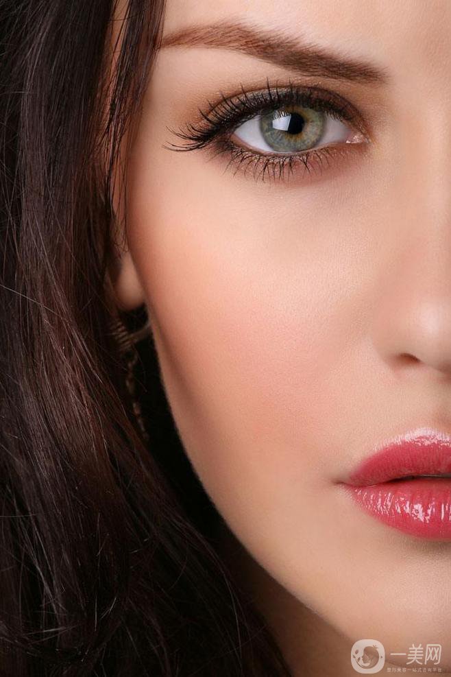 *割雙眼皮價(jià)格是多少