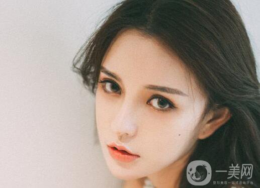 耳軟骨隆鼻整形費(fèi)用多少錢 貴不貴？