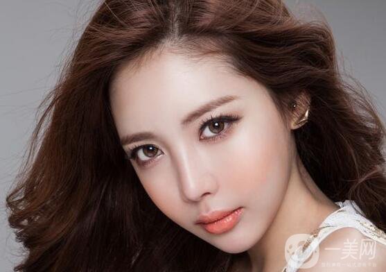 假體隆鼻整容費用大概多少？