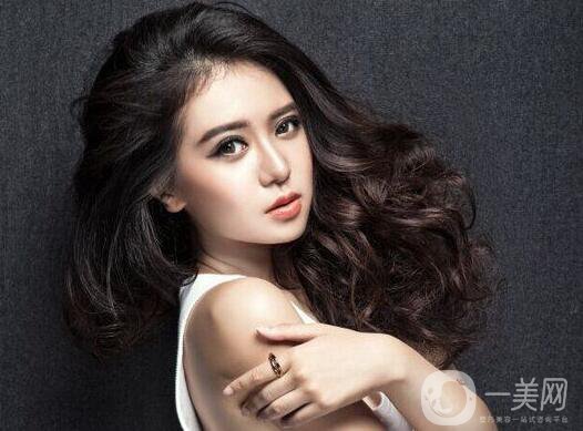 玻尿酸隆鼻整形費(fèi)用是多少？