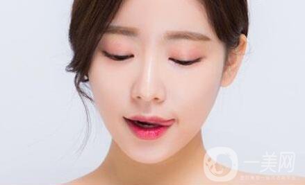 假體隆鼻的調(diào)節(jié)費(fèi)用 假體隆鼻*果怎么樣