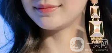 標(biāo)準(zhǔn)的仰月唇女明星有哪些？其中還有AB的整容模板！