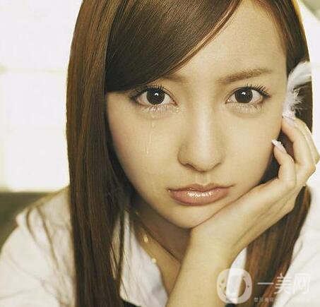 標(biāo)準(zhǔn)的仰月唇女明星有哪些？其中還有AB的整容模板！