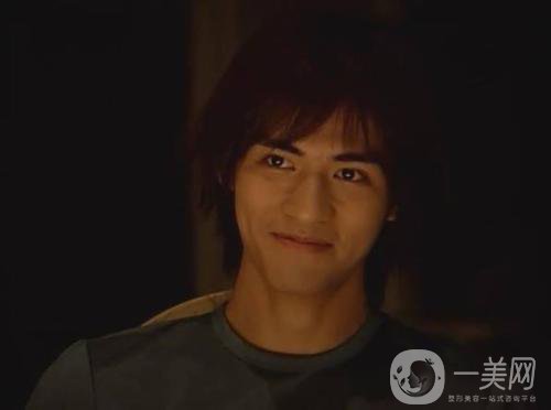 周渝民帶妻子女兒現(xiàn)身臺北動物園，網(wǎng)友：和大S的感情真叫人唏噓