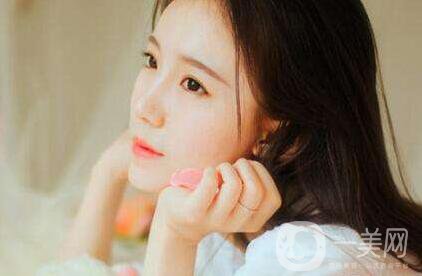 硅膠墊下巴多少錢 硅膠墊下巴的費(fèi)用