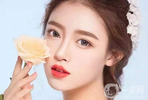 在大連做假體隆鼻整形多少錢?