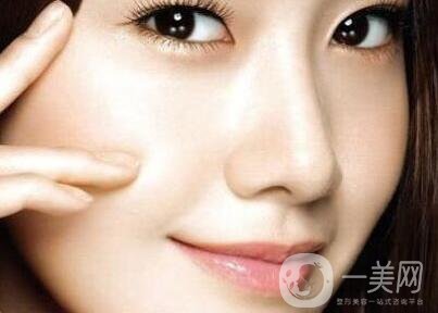 假體隆鼻整形手術(shù)一般多少錢(qián)？