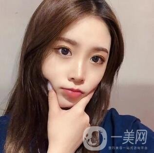 假體隆鼻整形手術(shù)一般多少錢(qián)？