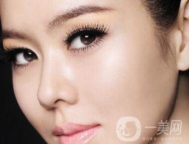 請問假體隆鼻手術(shù)需要多少錢呢？