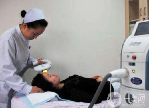 彩光嫩膚祛斑價格是多少?要做幾次才*?