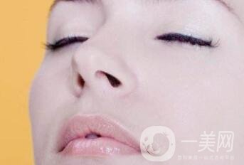 硅膠隆鼻假體取出后多久可以再隆鼻？