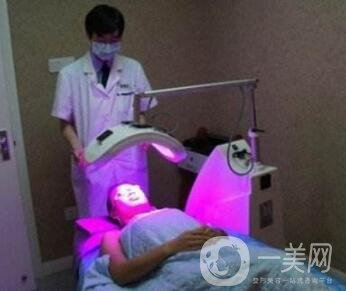 藍(lán)光祛痘