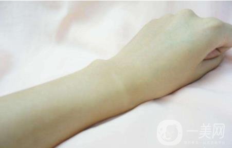 如何快速美白手臂？曬黑后如何*？
