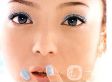 吸雕雙眼皮手術(shù)是什么？是埋線嗎？