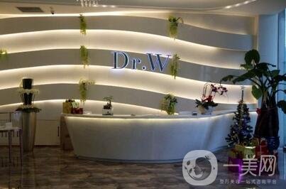 哈爾濱王醫(yī)生整形貴嗎？?jī)?nèi)附2020新版價(jià)格表