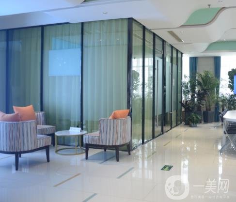 鄭州虎珂醫(yī)院去眼袋多少錢？價(jià)格表明細(xì)一覽