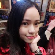 現(xiàn)在是做完小切口面部拉皮手術(shù)后的第二天，按規(guī)定做完手術(shù)后要在醫(yī)院觀察兩