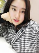 在上大學(xué)的時候，我就有想去醫(yī)院做雙眼皮手術(shù)的想法了，但是因為在上學(xué)手里