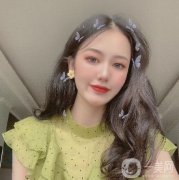 閨蜜看見(jiàn)我整天郁悶的樣子，就建議我去醫(yī)院做熱瑪吉手術(shù)，還給我推薦了做手