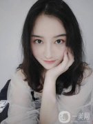 現(xiàn)在嚴(yán)重的就是兩側(cè)臉部皮膚下垂，蘋果肌處凹陷的比較嚴(yán)重，眼部特別的干