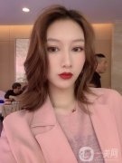 在跟自己做了無數(shù)次的思想斗爭之后，我決定要去整形醫(yī)院做一下隆鼻手術(shù)