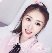 做完下巴之后臉型真的也是要好看了很多，用手摸的話也摸不到假體的邊緣