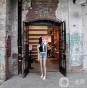 看到現(xiàn)在這個樣子，也擁有了一雙大長腿了，而且顯得腿特別的細，特別的長