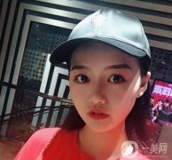 ，醫(yī)生也是認真的分析了我臉上的問題，然后推薦我做一個玻尿酸除皺的項目