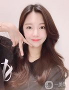 做完硅膠假體墊下巴已經有半個月的時間了