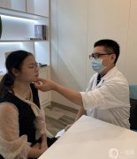 每次拍照都覺得下巴有點短，根本不看鏡頭