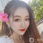 因為自己的面部肌膚下垂的原因，看上去自己的臉好像是有些寬大