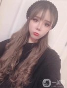 打玻尿酸進(jìn)行面部填充的方法來讓自己的面部飽滿起來，就能達(dá)到去除臉上的皺