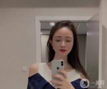 因?yàn)槲沂且粋€(gè)追求的人，不能容忍這種瑕疵的存在，所以就約了比較專業(yè)的整容