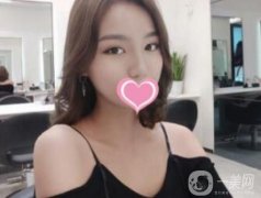 看著同事整容后變漂亮，我越來(lái)越覺得自己也該整容了，于是上網(wǎng)查了整雙眼皮