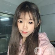 現(xiàn)在感覺(jué)臉有點(diǎn)暗沉，有點(diǎn)痘痘，很苦惱