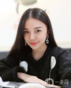 我一直擔(dān)心我的咬肌，因?yàn)槟槾?，看起?lái)整個(gè)人都不精致