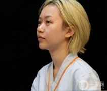一直想擁有一個(gè)漂亮的鼻子，終于在整形醫(yī)院實(shí)現(xiàn)了