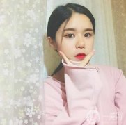 眼睛是心靈的窗戶，而我的眼睛是內(nèi)心的雙，露出一點(diǎn)失落的面容