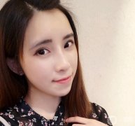 后來聽說玻尿酸隆鼻效果也不錯，沒有恢復(fù)期，于是對比了幾家醫(yī)院，選擇了韓