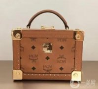 大牌包包中的辦公利器：上班族的時尚選擇