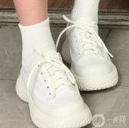 40歲女人，鞋子不用多買，有這“3雙”就夠了，洋氣、顯瘦又顯高